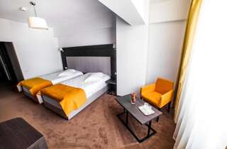 Отель Hotel Europeca Крайова Стандартный двухместный номер с 2 отдельными кроватями-4